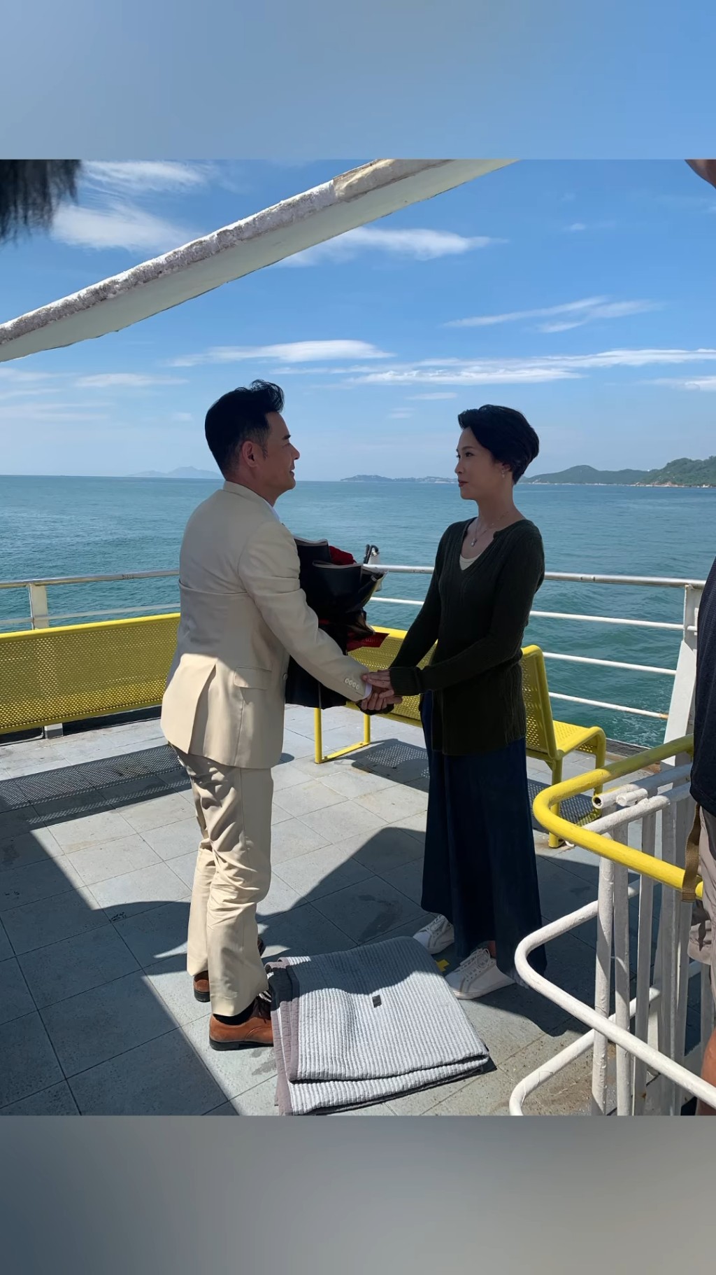 黃智賢今日（9日）在IG分享了一條拍攝《逆天奇案2》的求婚花絮，他向蔣祖曼求婚。