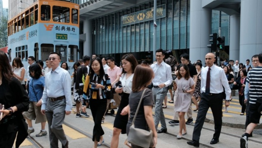 邓炳强提醒市民要紧记“闪、避、求”三字诀。资料图片