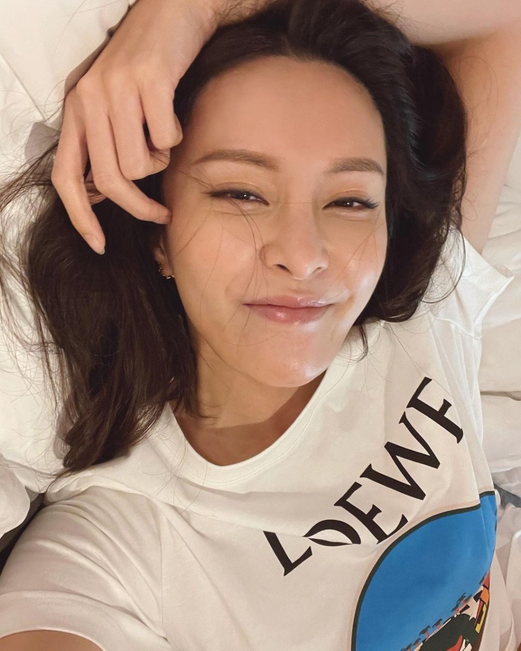 淡妝上陣的張曦雯，皮膚白裏透紅有光澤。