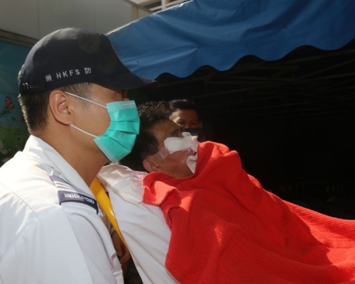 工人面及口鼻受傷送院。圖:林思明攝