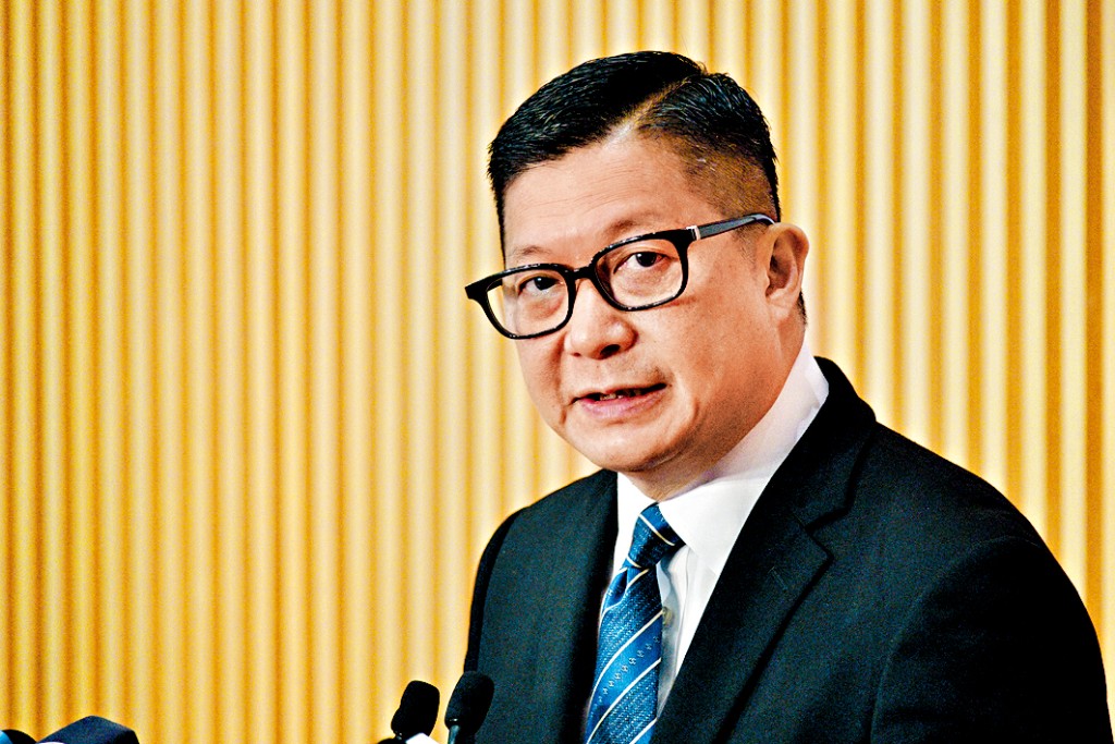 保安局局長鄧炳強表示，修例後將非法販運和製造火器或彈藥定為獨立罪行，令刑責更加清晰。