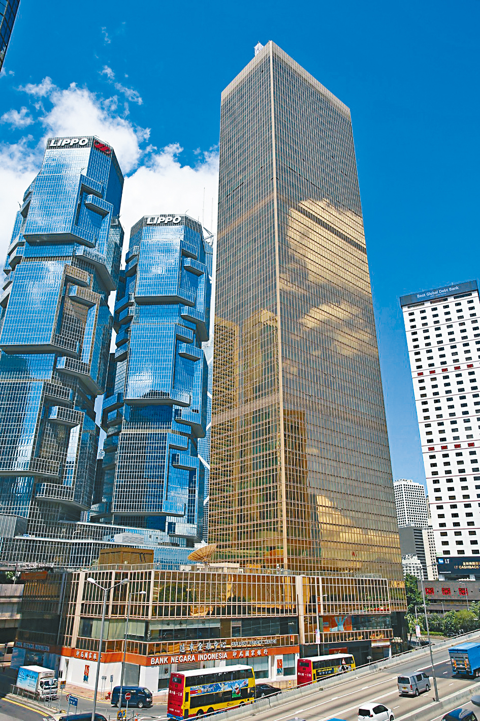 金鐘遠東金融中心極高層單位,以意向呎價2.2萬放售。 金鐘遠東金融中心極高層單位,以意向呎價2.2萬放售。