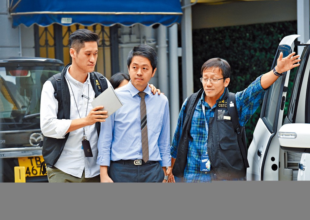 立法會前議員許智峯，正被警方國安處通緝指違反《香港國安法》，懸紅100萬元。