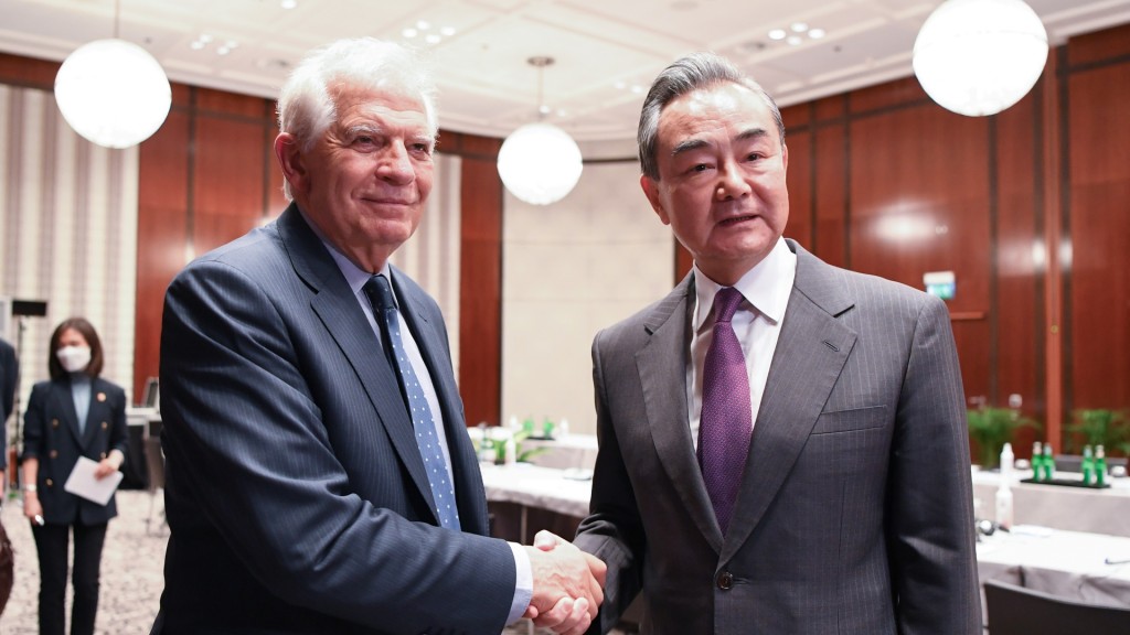 王毅在慕尼黑安全會議期間與博雷利會面。新華社