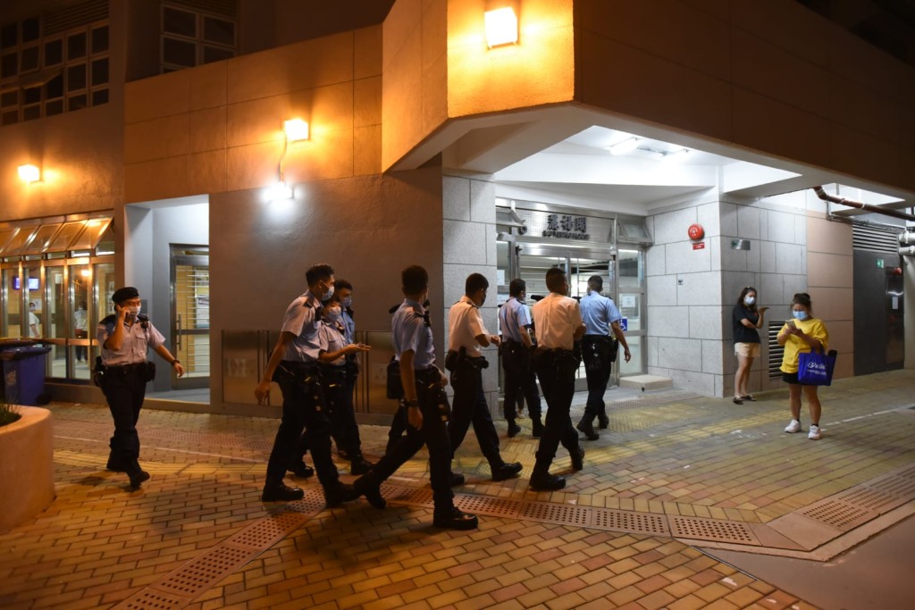 警方在麗翠苑調查