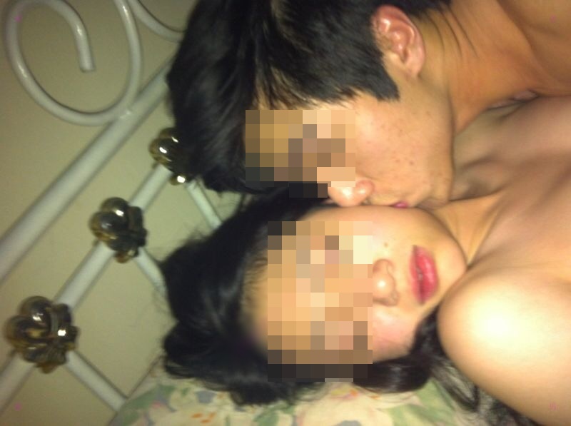 相中女子面上粒痣与Rose Ma一样。