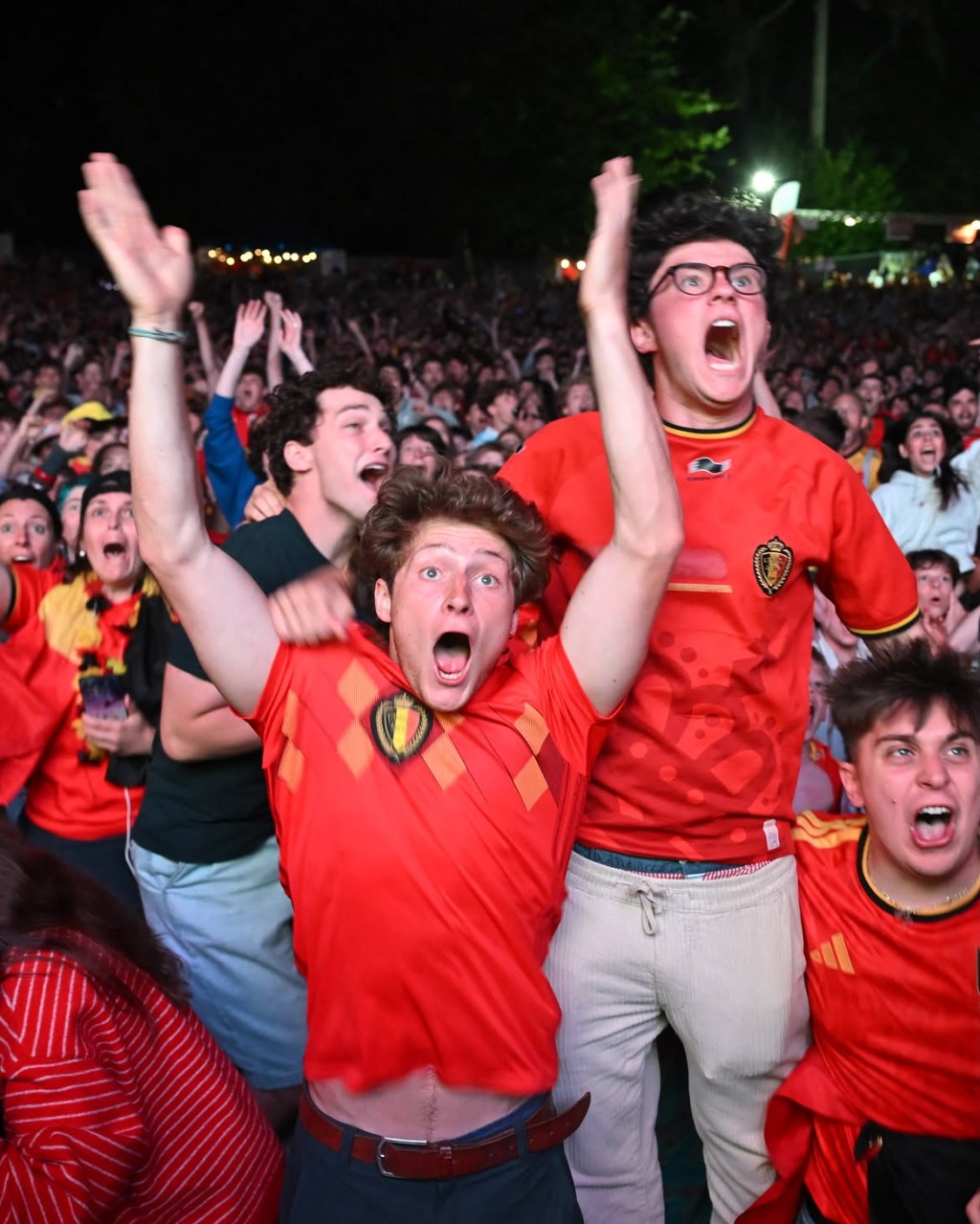 世界盃踏入淘汰賽階段，戰況漸趨緊凑激烈。FIFA Instagram