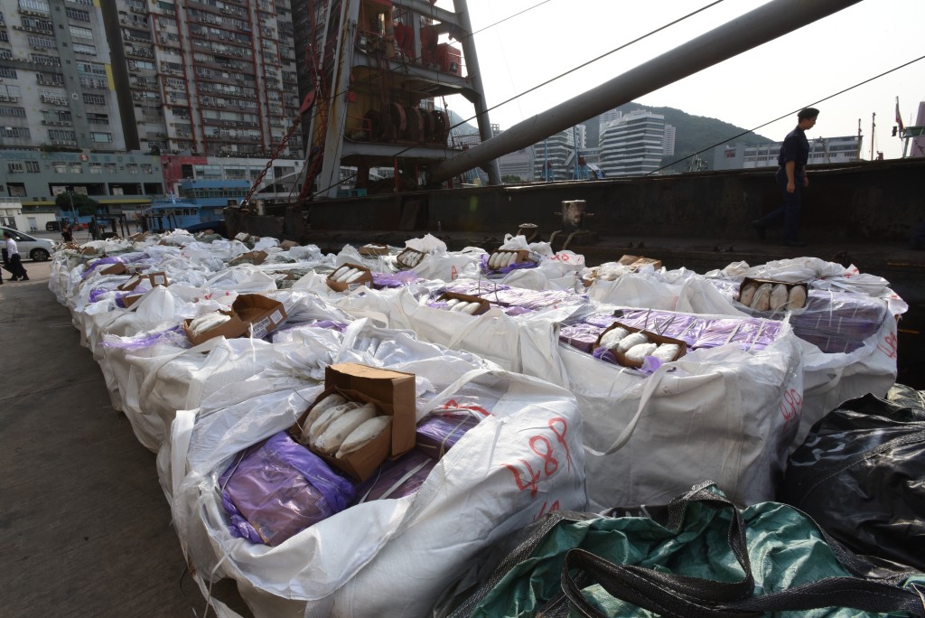 海关检获约40吨怀疑走私冻肉，估计市值约400万元。