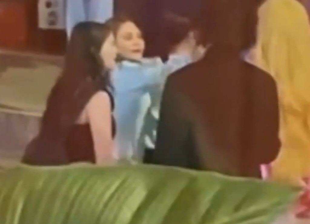 多名女子對Qian Yue施襲。 多名女子對Qian Yue施襲。