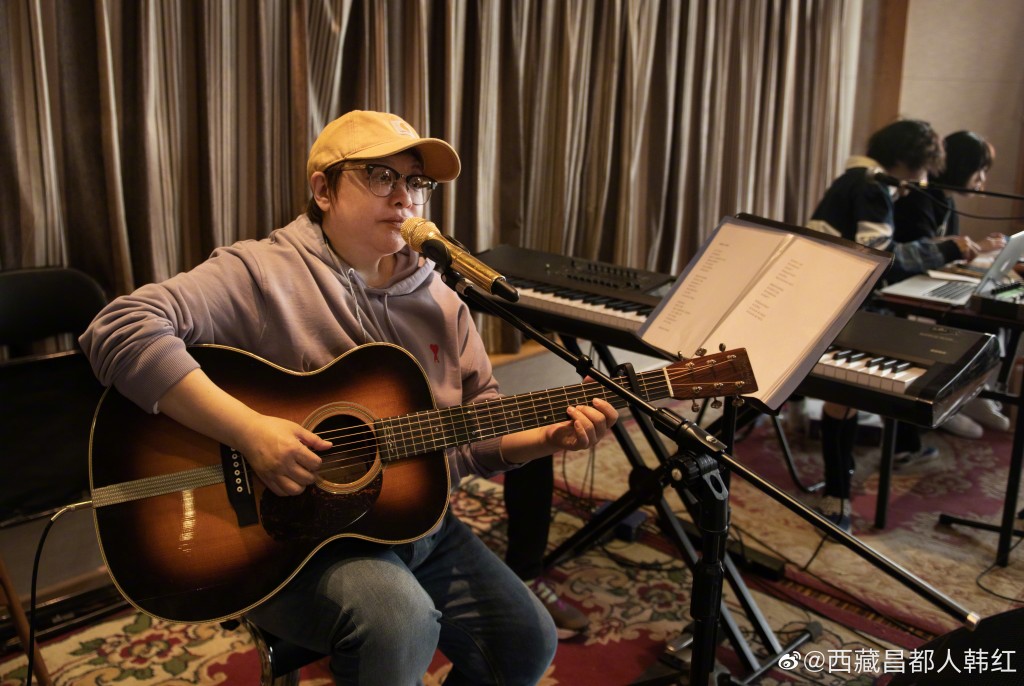 内地歌手韩红以独特声线兼歌唱实力，备受乐迷肯定。