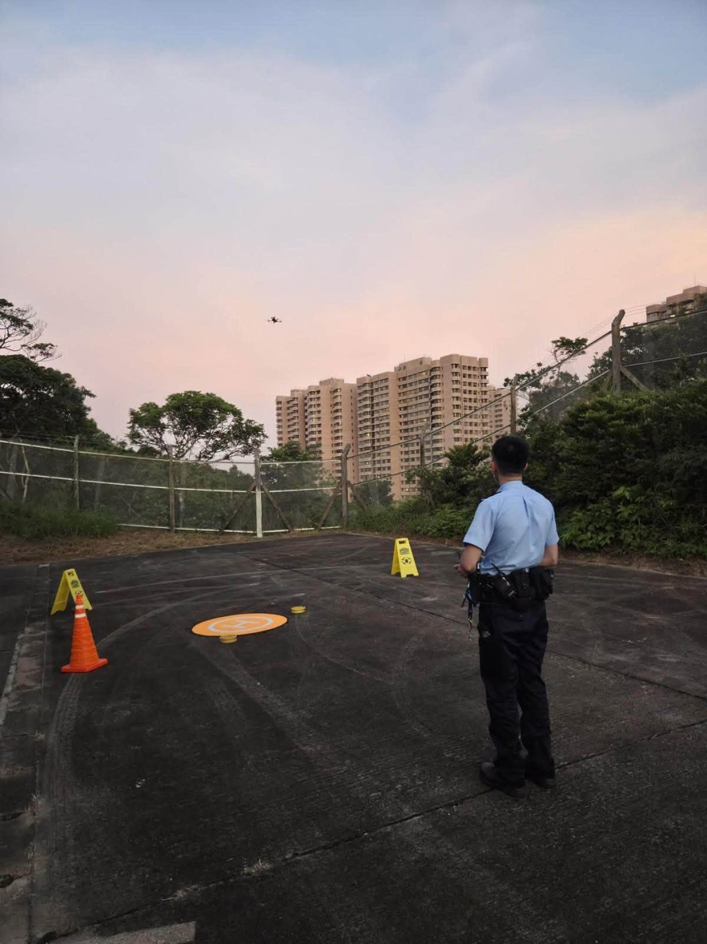 警方無人機隊及政府飛行服務隊協助空中巡邏。 警方無人機隊及政府飛行服務隊協助空中巡邏。