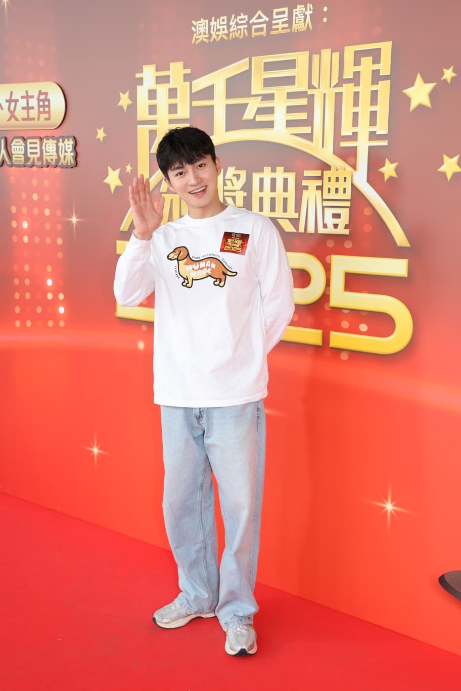 提到TVB執行「禁愛令」，周嘉洛稱沒留意，反問︰「又關我事？」