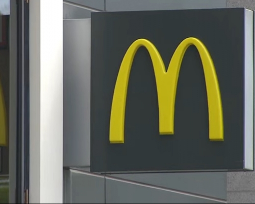 首爾有麥當勞分店被揭發重用過期食材。KBS影片截圖