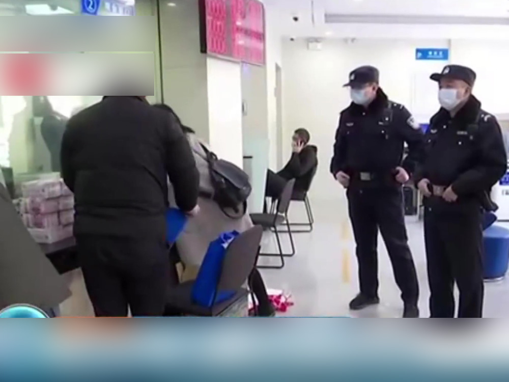 民警客串鏢師全程護送。