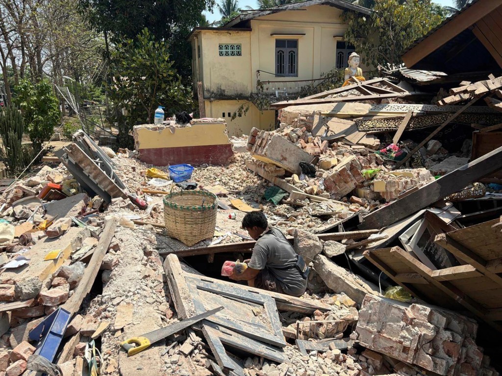 緬甸大地震後,包括寺廟在內的大量建築倒塌。美聯社 緬甸大地震後,包括寺廟在內的大量建築倒塌。美聯社