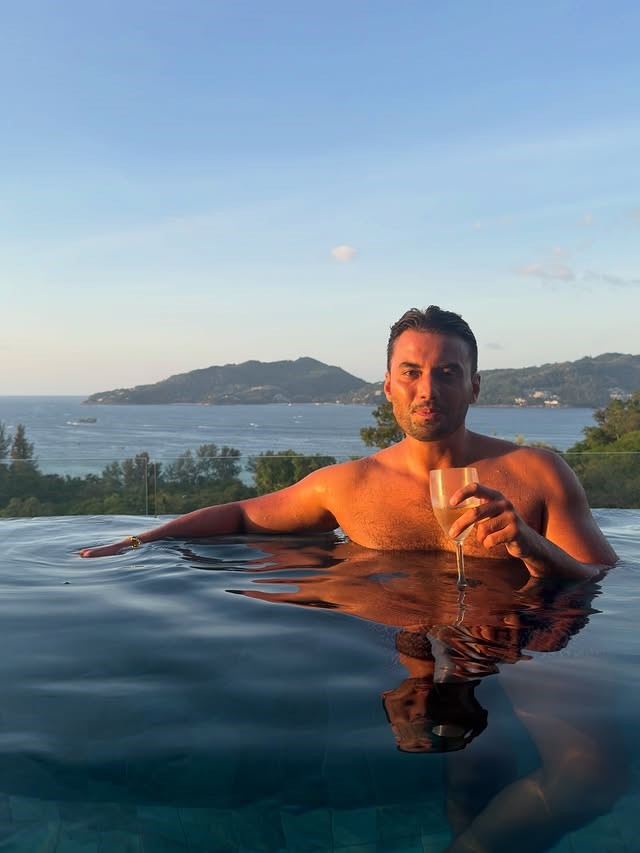 英国人气真人秀男星赖特日前离奇死于泰国。IG