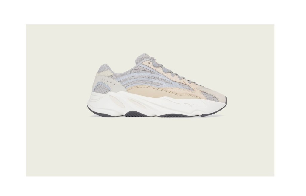 adidas YEEZY BOOST 700 V2 Cream的鞋面由頭層全粒面皮和磨沙皮所組成，締造光潔的表面和柔軟的手感，提供足夠支撐同時十分耐穿。透氣針織內層既輕盈又舒適，配搭全掌BOOST置入式中底，為用家提供終極腳底緩衝體驗。$2,099