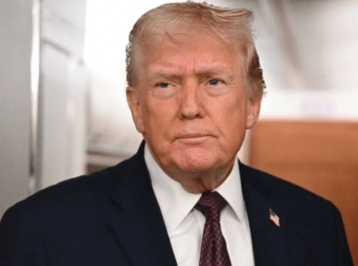 美國總統特朗普於當地周一（12日）突然宣布，對任何與伊朗有貿易往來的國家，即時徵收25%關稅。法新社