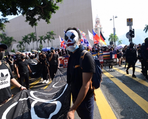 示威者下午在油尖旺一帶遊行。