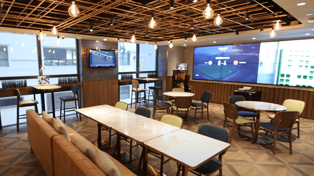 一樓及二樓增設餐飲服務。