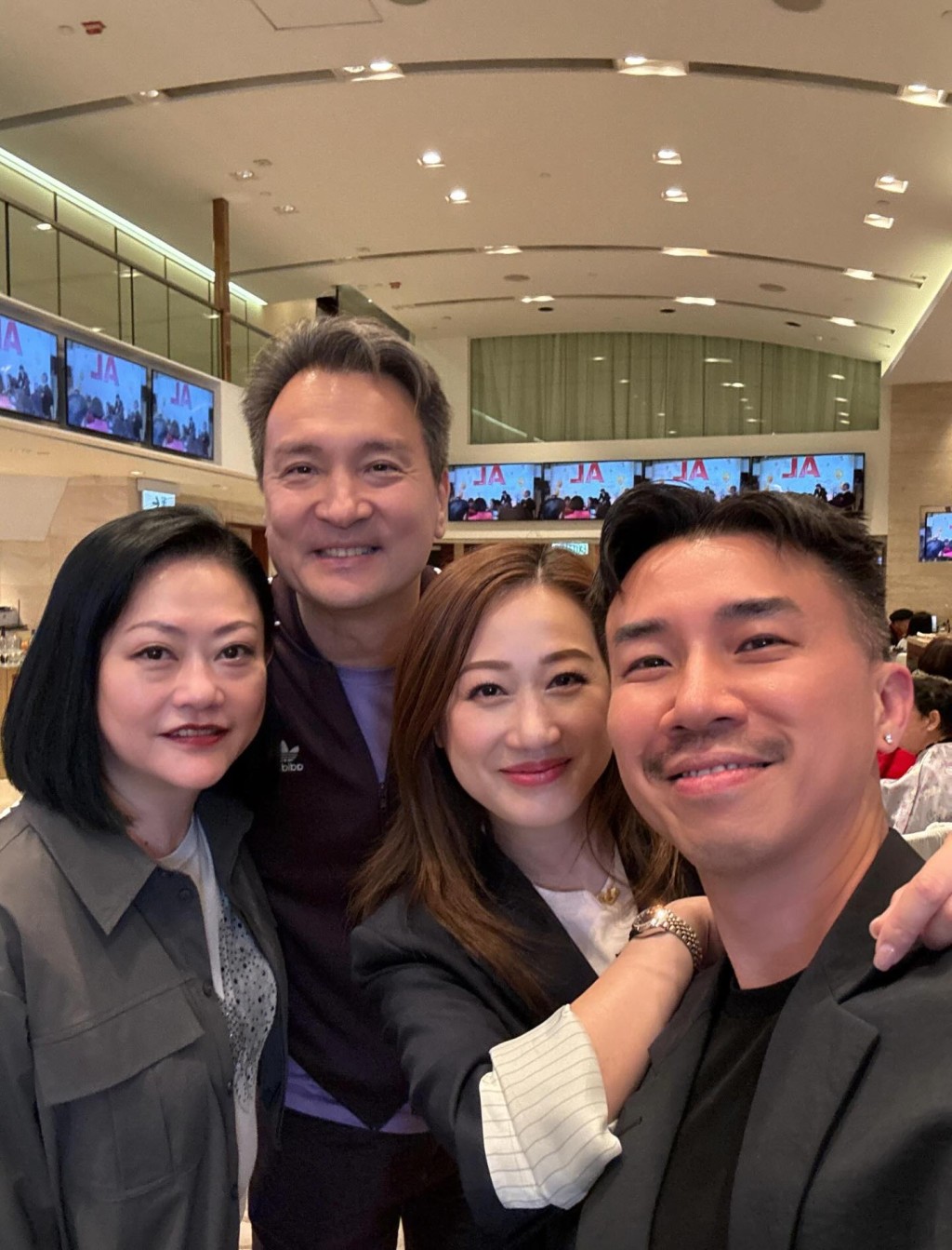 黃子雄和夏竹欣同場合照,再見亦是朋友。 黃子雄和夏竹欣同場合照,再見亦是朋友。