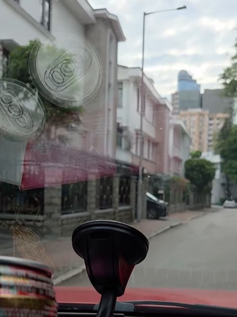 司機為伯伯在何文田一帶四處尋家。