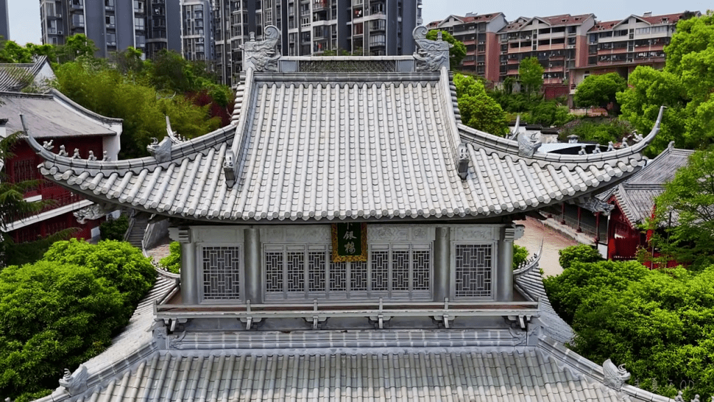 该楼纯银含量为70%，共用了1.75吨纯银。