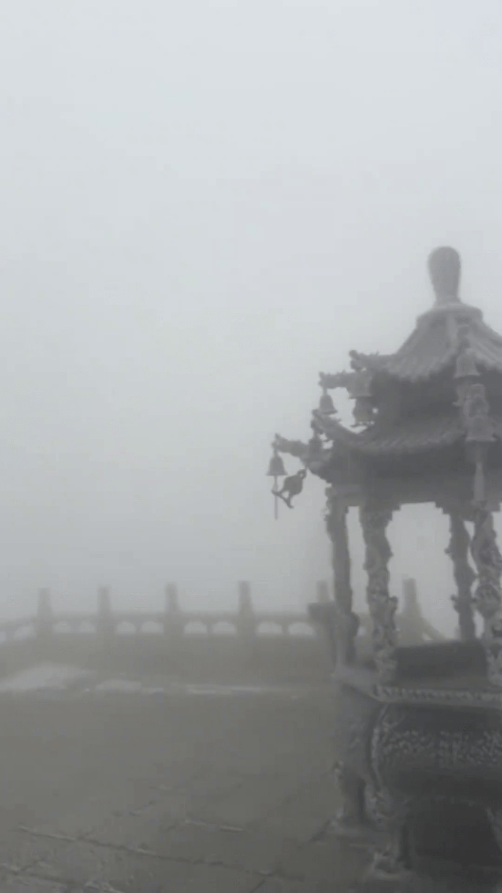 山西五台山景區迎降雪、大霧、大風、寒冷天氣。網片截圖 山西五台山景區迎降雪、大霧、大風、寒冷天氣。網片截圖