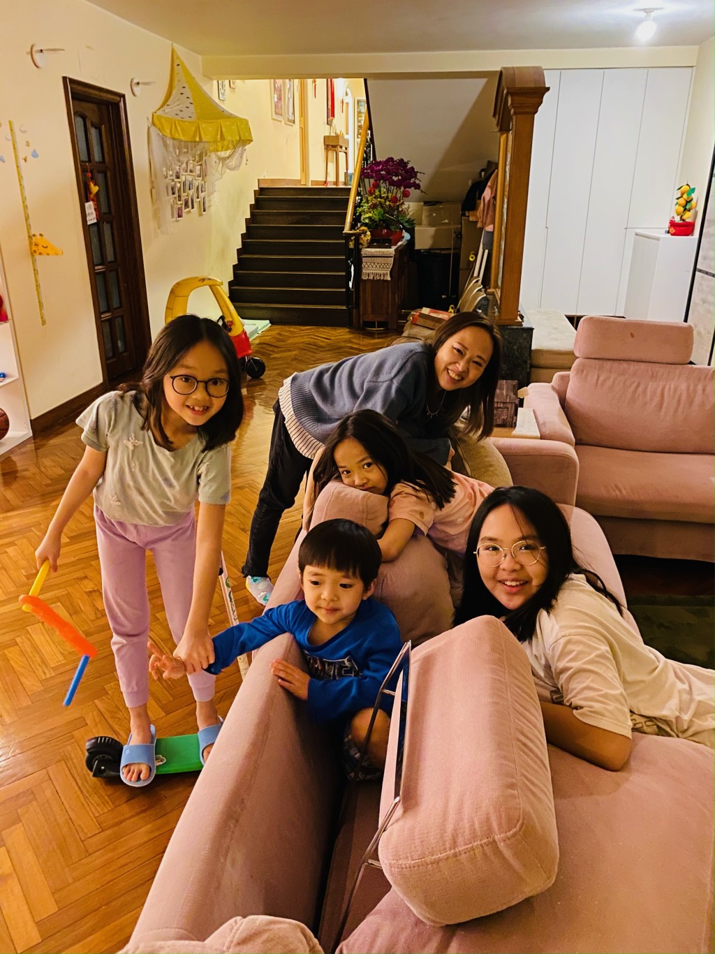 即使再忙,Bob都總會把星期日留給家人,而且會珍惜時間,與孩子四處explore。 即使再忙,Bob都總會把星期日留給家人,而且會珍惜時間,與孩子四處explore。