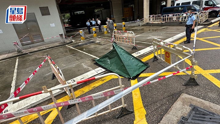 死者遺體蓋上帳篷。
