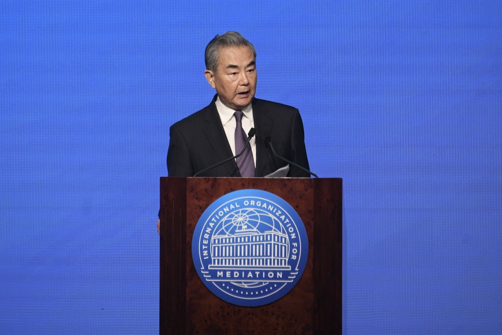 王毅形容所有人「五湖四海」來到這裡為了共同目標，就是促進各國友好合作。陳浩元攝