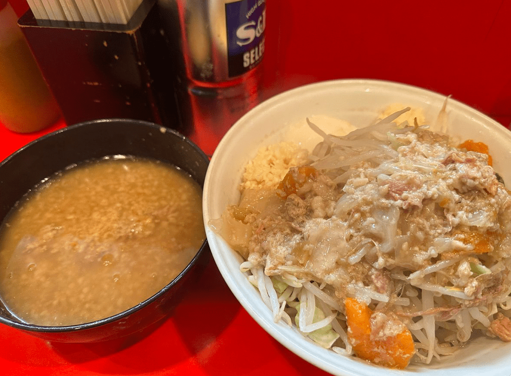 “拉面二郎”府中店要求顾客在20分钟内用完餐点。X@jiro_fuchu