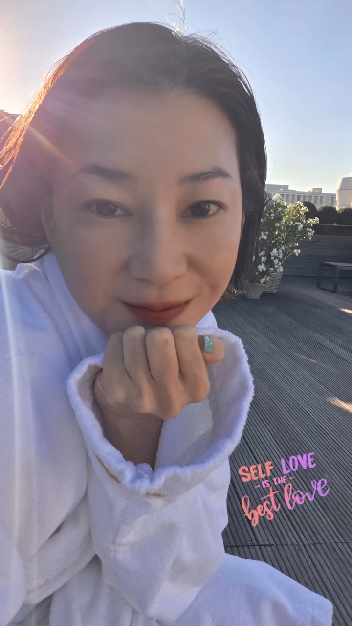 陳伶俐今日在IG出PO似去游水，而留言令人有所聯想。