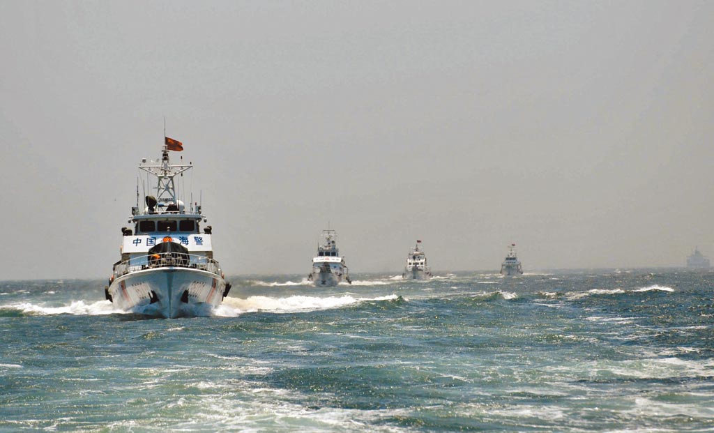 中國海警船隊艦新噸位大，被稱「第二海軍」。