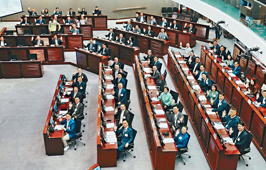 90位候任議員齊集立法會，參加一連兩日的事務簡介會，為即將開始的任期做好準備。