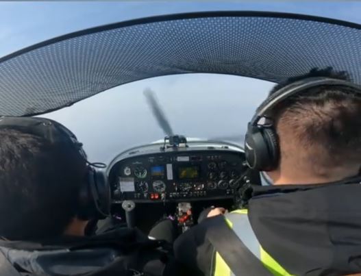 趙氏父子自駕飛機回老家過農曆新年。山東電視新聞