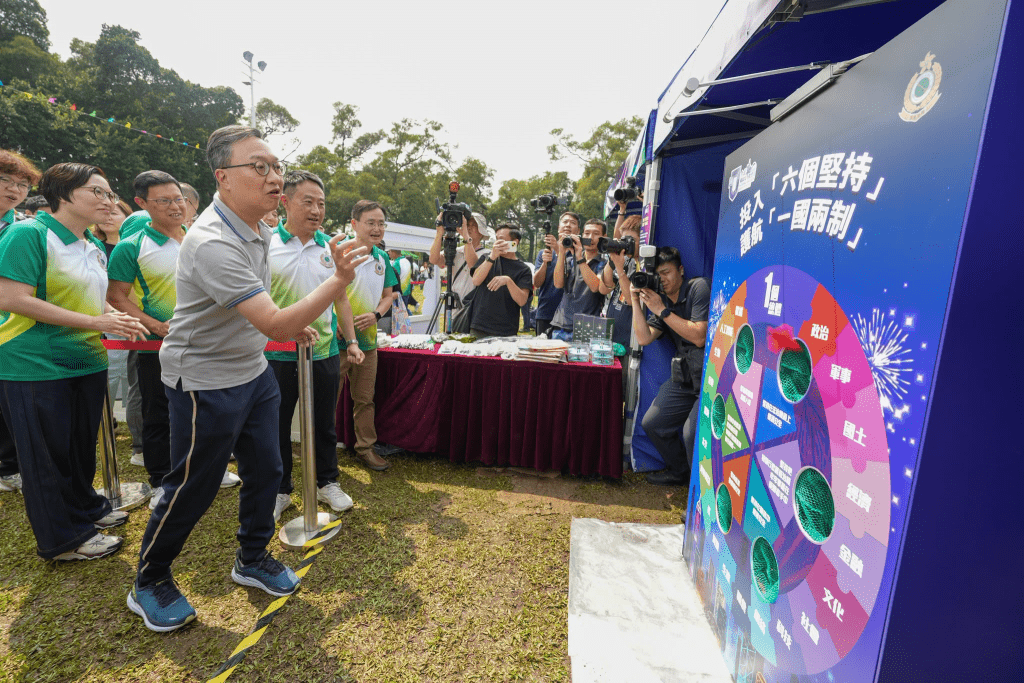 林定國表示，海關同事精心設計，透過遊戲、展板和多媒體內容，讓大眾對國家安全有更多基本認識。林定國fb