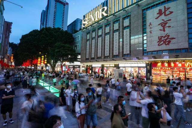 習近平指廣東的經濟總量大，目前的GDP「增速下也是很大一塊增量了」。南方日報