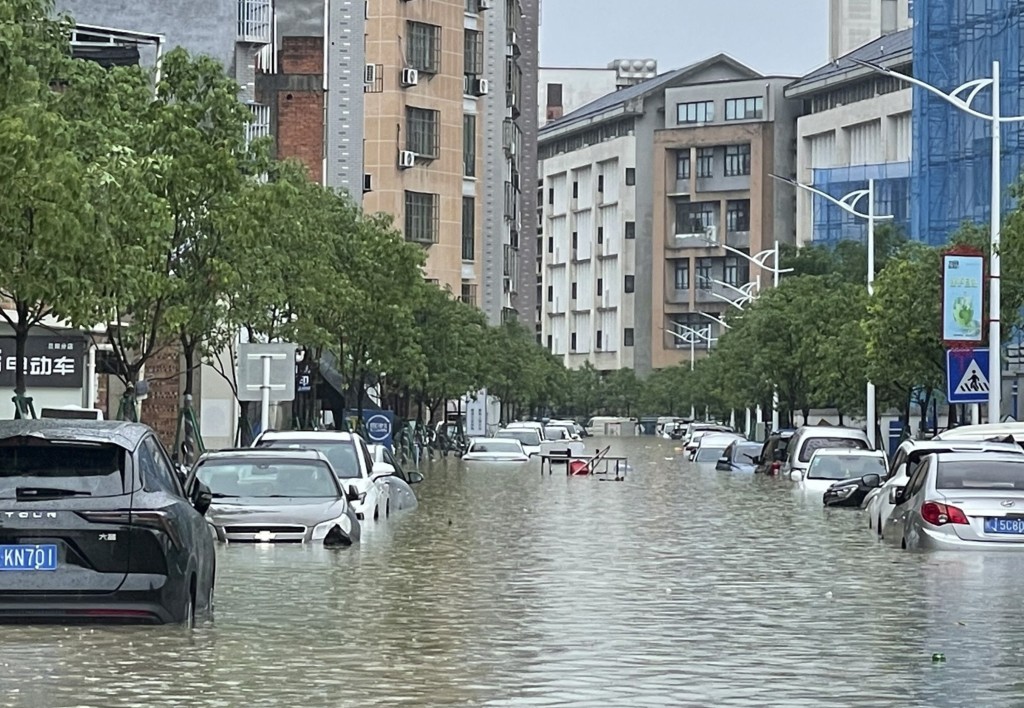杜蘇芮肆虐後，福建省寧德市區嚴重水浸。中新社