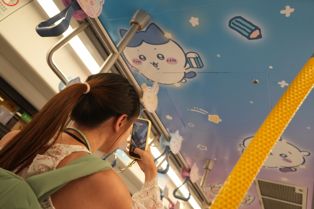 CHIIKAWA主題輕鐵於7月25日至8月30日期間逢周末行駛,每日共設四個班次,由兆康站出發,分別前往屯門站或元朗站。 CHIIKAWA主題輕鐵於7月25日至8月30日期間逢周末行駛,每日共設四個班次,由兆康站出發,分別前往屯門站或元朗站。