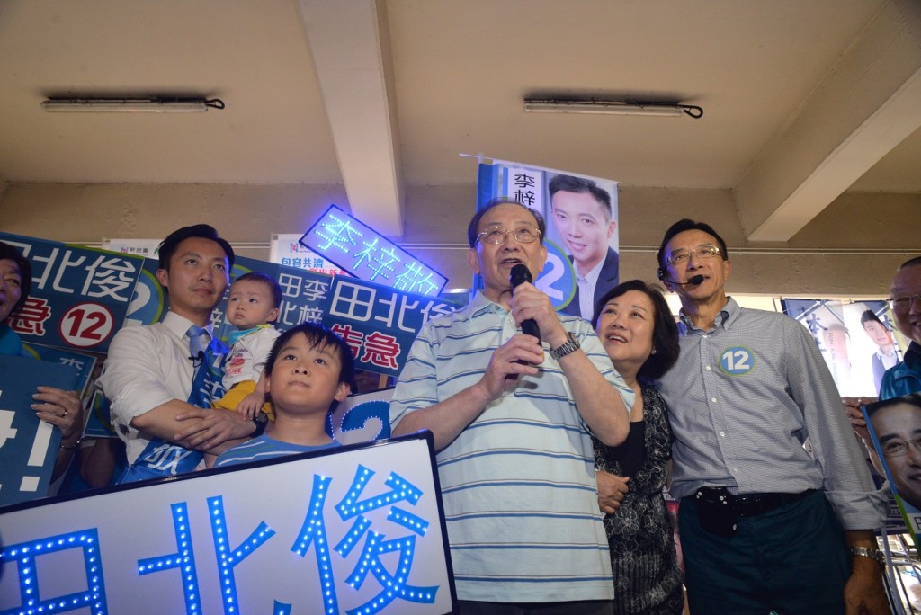 2016年立會選舉,李鵬飛(中)現身聲援李梓敬和田北俊。資料圖片
