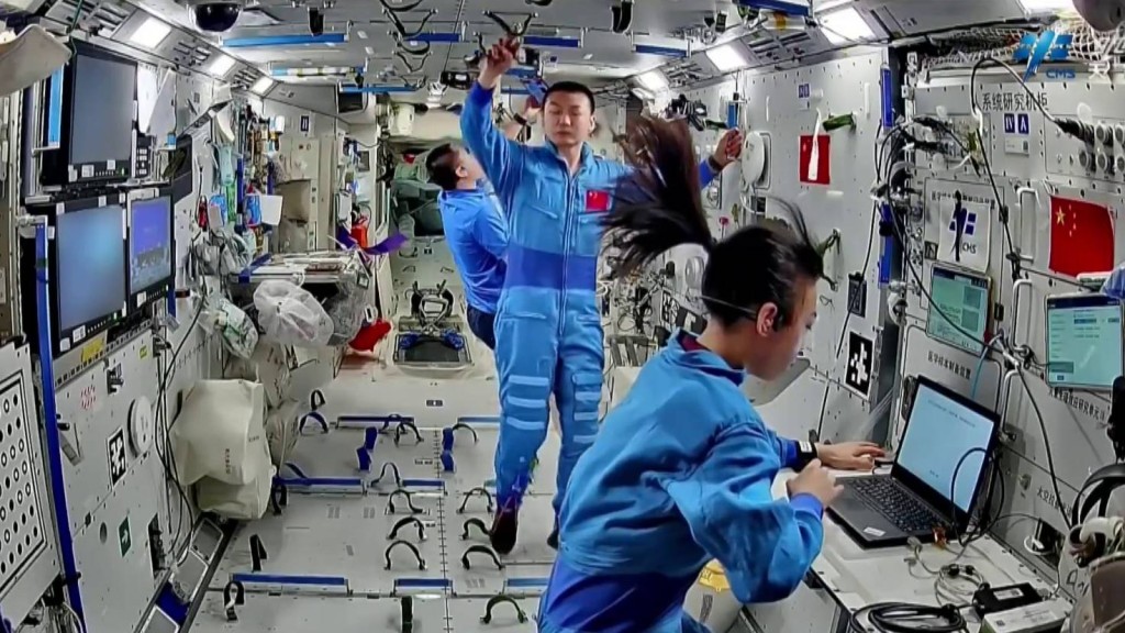 黎家盈等三位太空人進行了多項在軌腦電測試。 央視