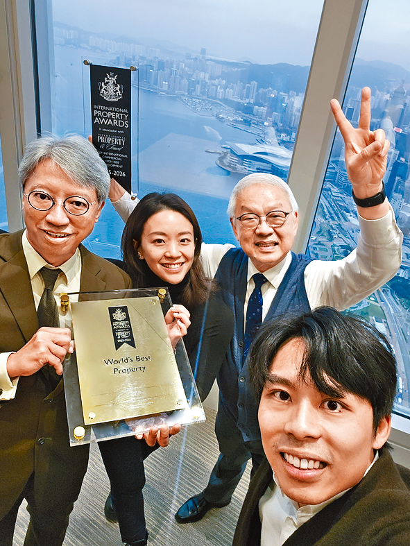 左起：負責建築The Henderson的恒基地產策劃（二）部團隊成員吳樹強、陳詠蓓、郭文祥及楊東寧。