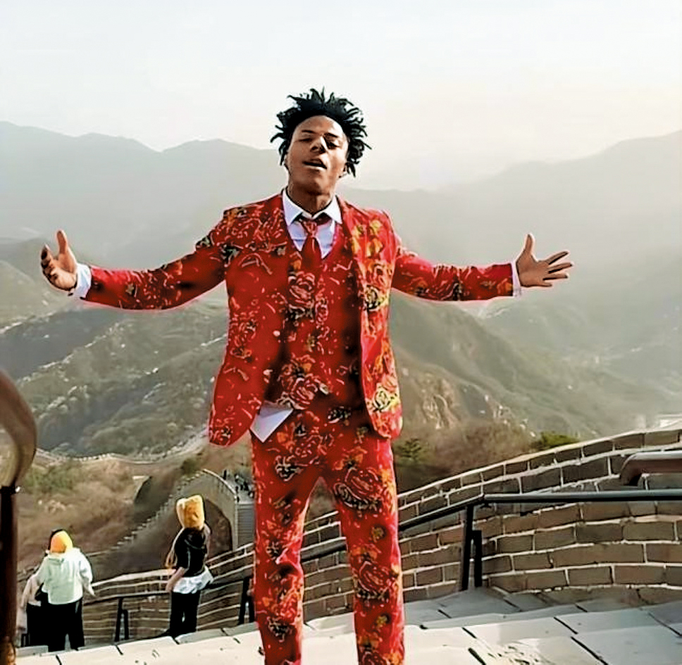 網紅「甲亢哥」在北京直播登長城。