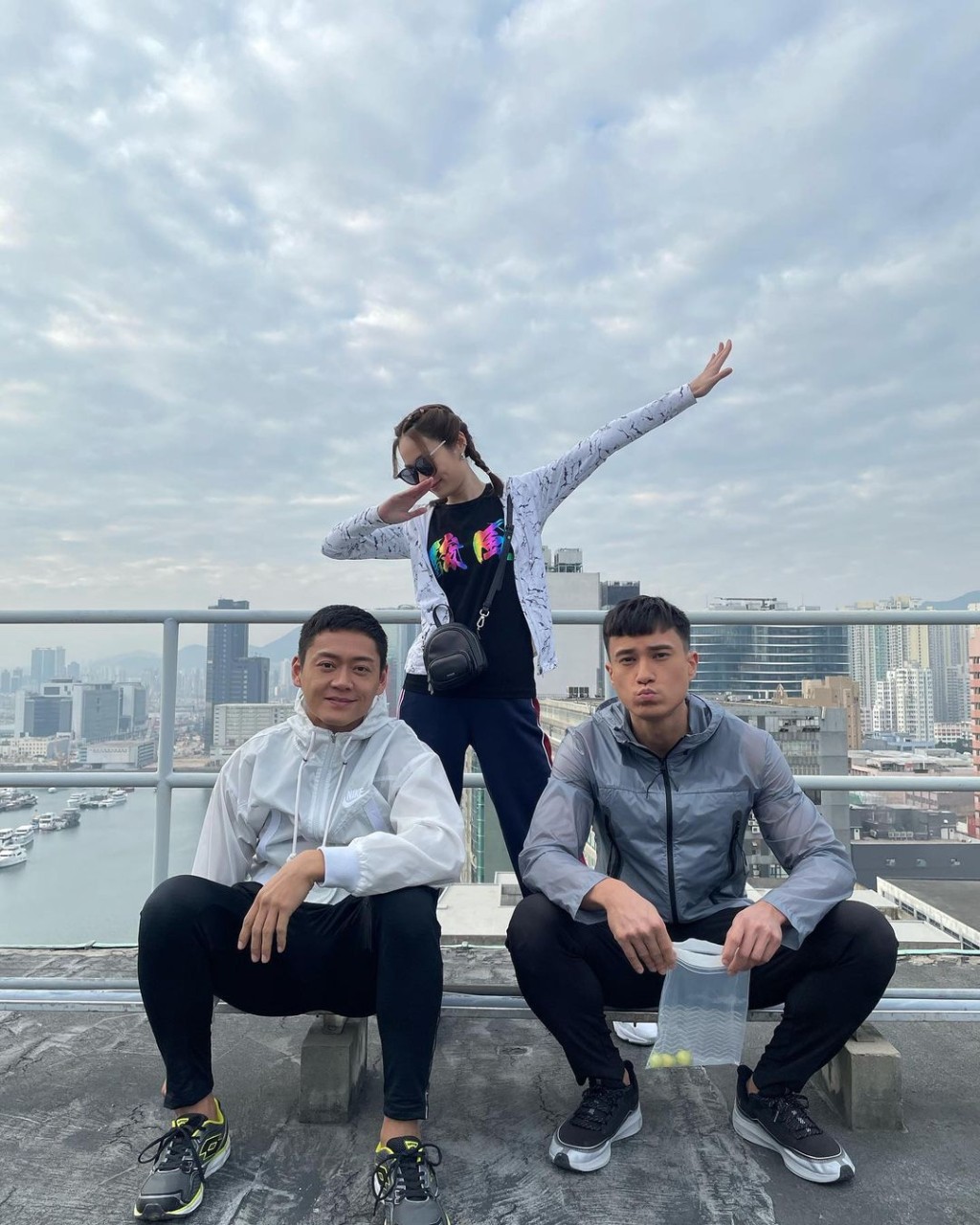 蔡潔形容張振朗同朱敏瀚好癡纏,她跟前者做直播,後者會在樓下等。