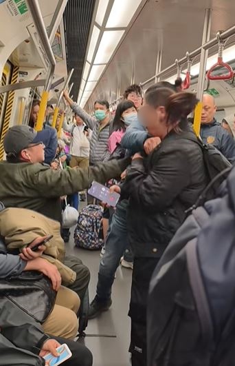 馬尾女被打中。fb馬路的事討論區IntelligentRaspberry8256影片截圖