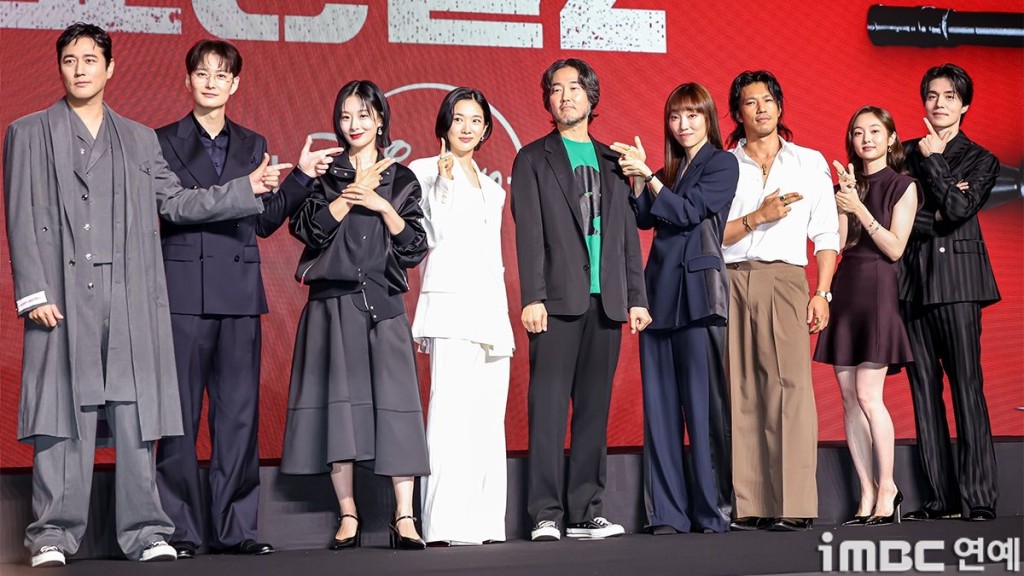 日本男星岡田將生(左二)和玄理(左三)等新加盟《殺人者的購物中心2》。 日本男星岡田將生(左二)和玄理(左三)等新加盟《殺人者的購物中心2》。