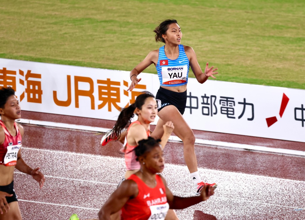 女子200米初賽:邱蒨庭(藍衫)在女子200米初賽以24秒32位列總排名第17位,未能躋身決賽。徐嘉華攝 女子200米初賽:邱蒨庭(藍衫)在女子200米初賽以24秒32位列總排名第17位,未能躋身決賽。徐嘉華攝