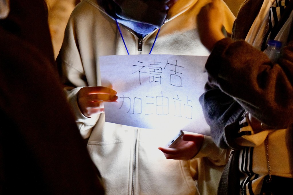 有信徒設祈禱加油站鼓勵居民。 有信徒設祈禱加油站鼓勵居民。