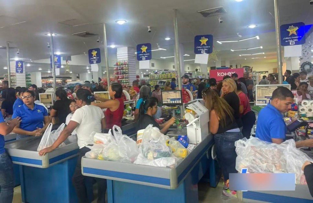 委內瑞拉有華商表示,當地民眾雖然搶購糧食日用品,但市面仍算平靜。中新經緯 委內瑞拉有華商表示,當地民眾雖然搶購糧食日用品,但市面仍算平靜。中新經緯